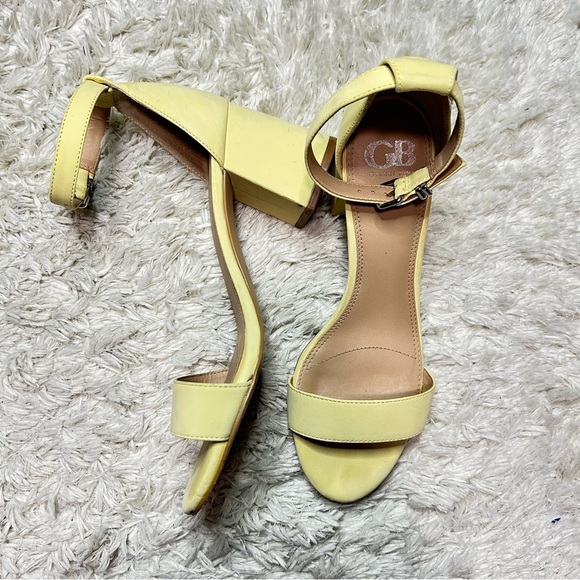 Gianni Bini Soft Yellow Block Sandal Heel 8.5 - Picture 1 of 6
